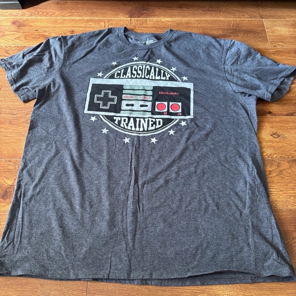 Nintendo Gray "Classically Trained" Retro Controller T-Shirt in size XL